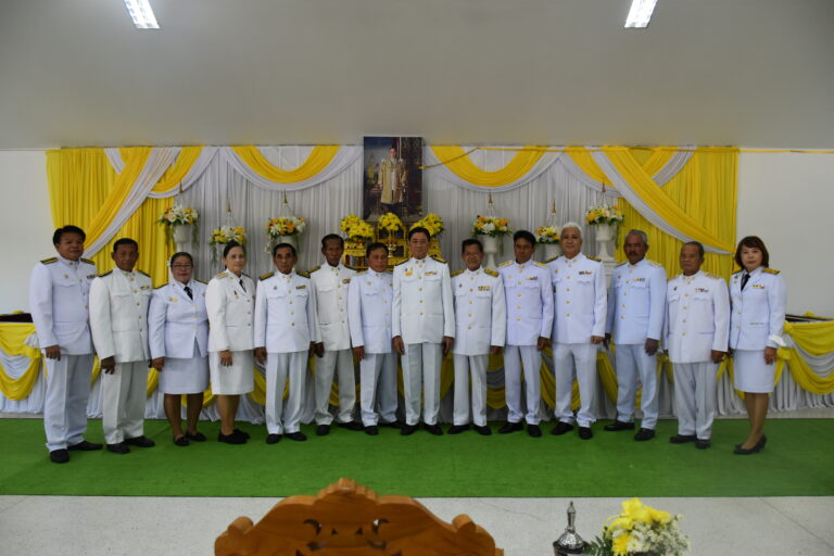 พิธีสวดพระพุทธมนต์และทำบุญถวายพระราชกุศล ,วางพวงมาลา เนื่องในวันนวมินทรมหาราช