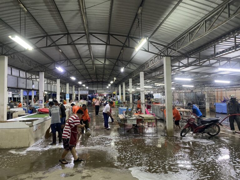 ล้างทำความสะอาดตลาดสด