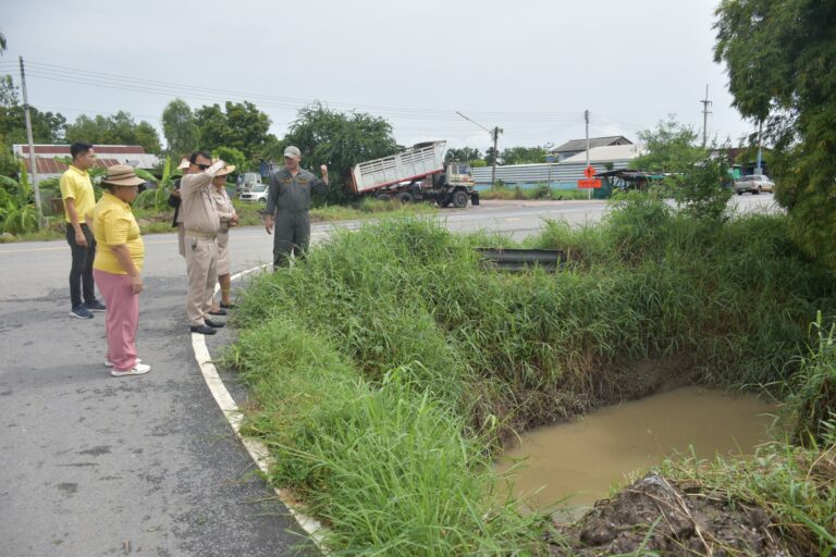ลงพื้นที่ตรวจสอบแก้ไขปัญหาน้ำท่วมขัง