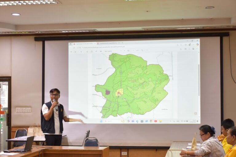 ประชุมกลุ่มย่อยเพื่อจัดทำร่างผังเมืองรวมชุมชนสระโบสถ์