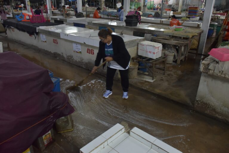 ล้างทำความสะอาดตลาดสด