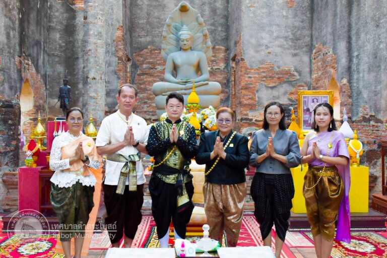 ร่วมใจแต่งไทย ไหว้พระ เสริมบารมี