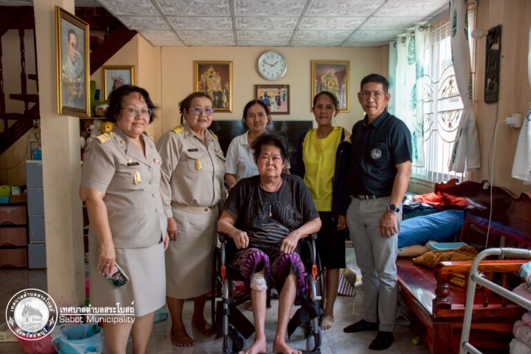 ลงพื้นที่มอบอุปกรณ์สำหรับคนพิการ