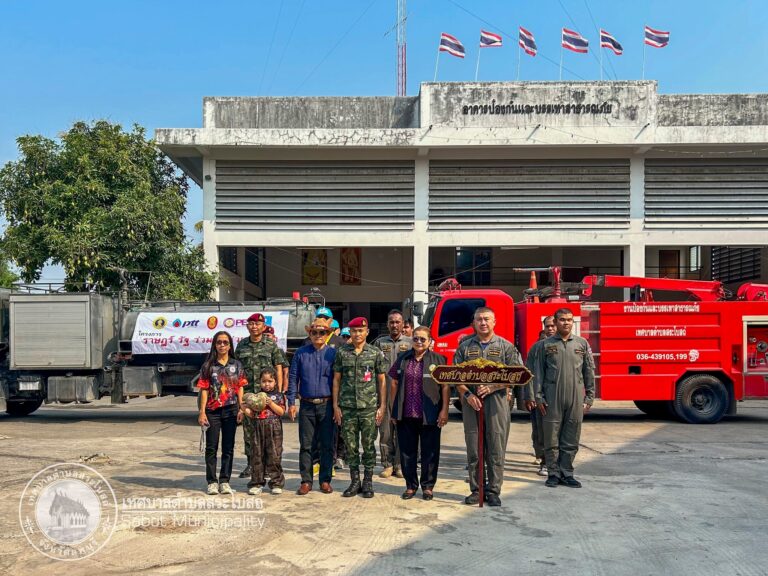 ทต.สระโบสถ์ ร่วมกับ หน่วยบัญชาการสงครามพิเศษ ปล่อยแถวรถบรรทุกน้ำช่วยเหลือประชาชนสู้ภัยแล้ง