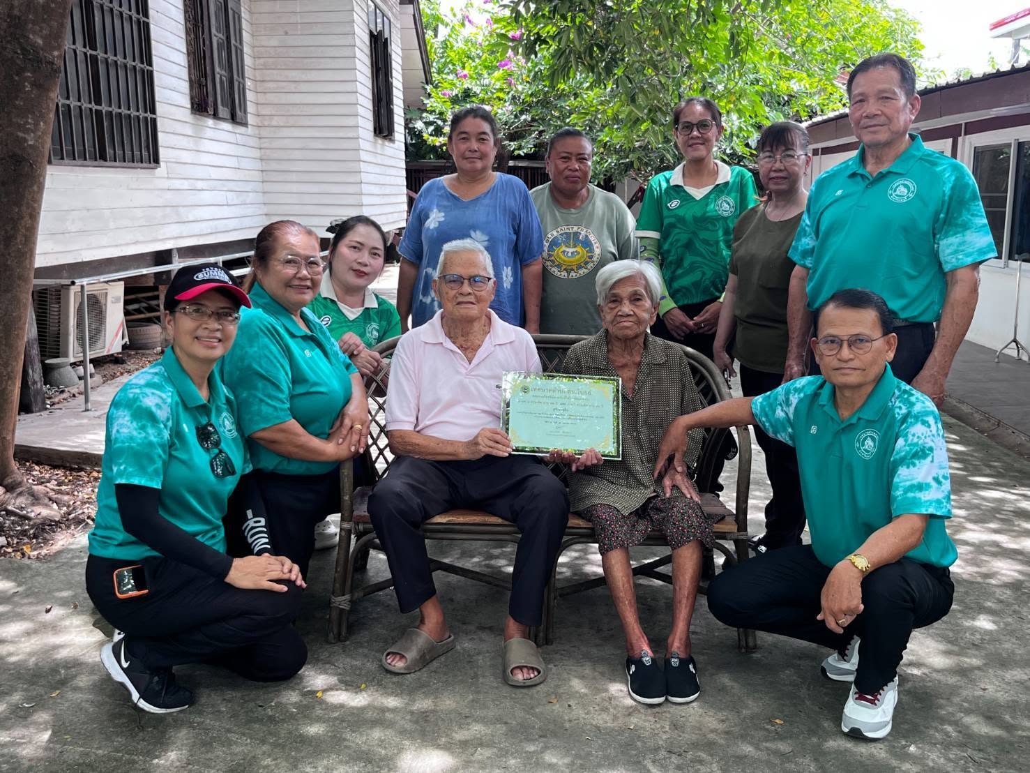 มอบเกียรติบัตรประจำปี 2569 ให้กับผู้สูงอายุ